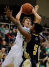 Noll hangs on against Valpo