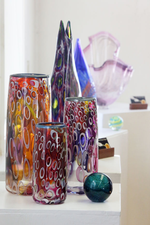 Glass blowing shop lights the fire in Valparaiso