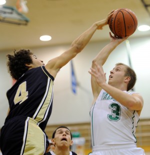 Noll hangs on against Valpo boys