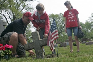 Memories and flowers blossom for Memorial Day observers at Hammond cemeteries