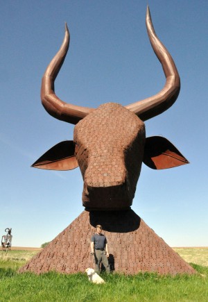 Giant bull head draws drivers to South Dakota sculpture park