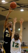 Noll hangs on against Valpo