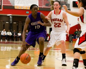 Hobart, M'ville advance in closer-than-expected games