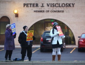 Groups hope to draw attention to fiscal cliff debate