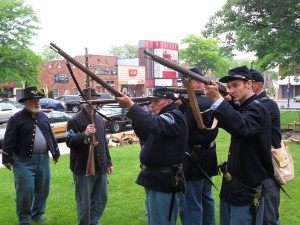 Re-enactment group teaches spectators about Civil War history