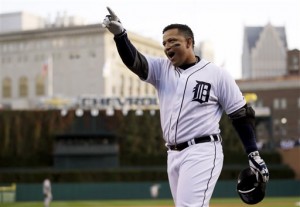 Miguel Cabrera, Buster Posey win MVP awards  