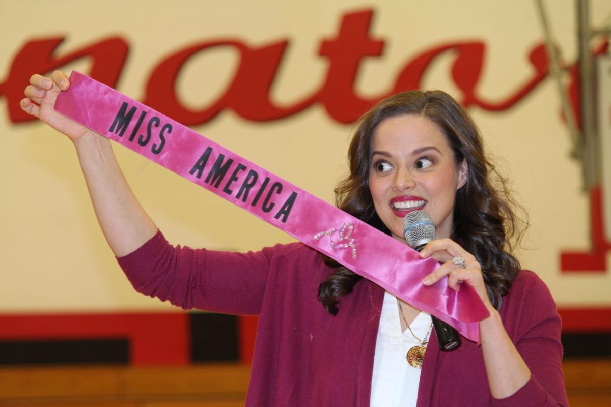 '09 Miss America tells students 'no dream too big'