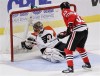 Blackhawks rebound to take 3-2 lead over Flyers 