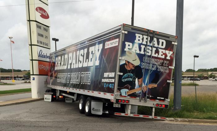 Brad Paisley tour truck has mishap in Hobart