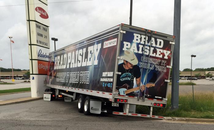 Brad Paisley tour truck has mishap in Hobart Brad Paisley tour truck has mishap in Hobart