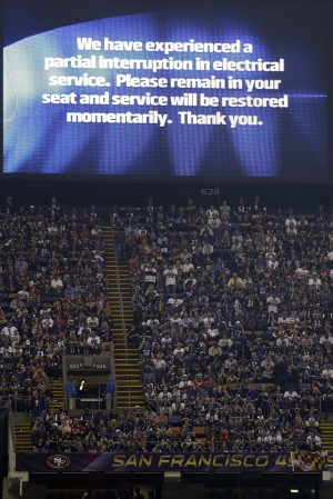 Power outage stops Super Bowl for 34 minutes