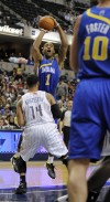Hibbert leads Pacers past Bobcats