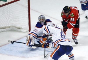 Blackhawks extend streak to 19 games