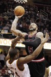 Bulls coast without Rose, pound Cavaliers