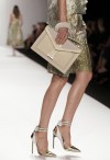 Step into spring spirit in pointy-toe shoes