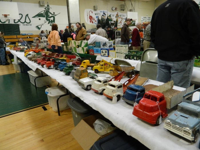 Farm toy enthusiasts flock to 25th annual Farm Toy Show and Auction