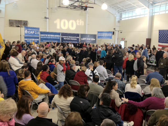 Gov Town Hall crowd early