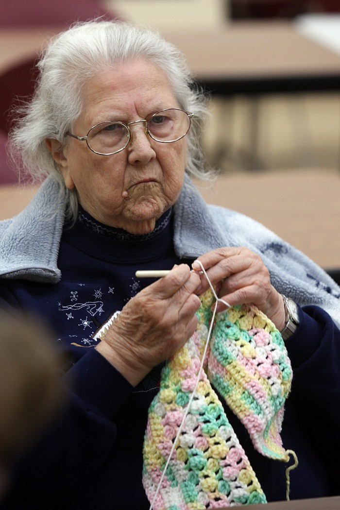 egap n14 knitting 112584237.jpg
