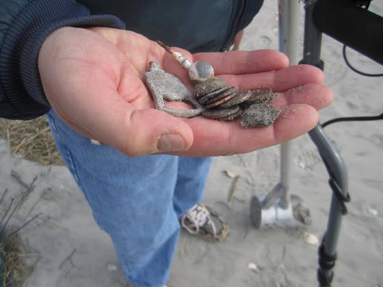 Post-Sandy, Atlantic City beaches draw hobbyists searching for buried treasure
