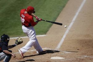 Twins' Hicks hits 3 HRs, including 2 against Lee