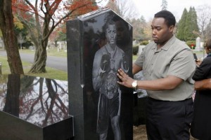 Frazier's bond with Philly tighter in death