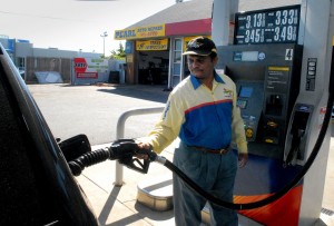 gas price drops77757910.jpg