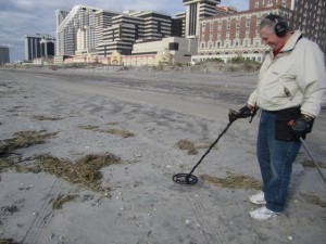 Post-Sandy, Atlantic City beaches draw hobbyists searching for buried treasure