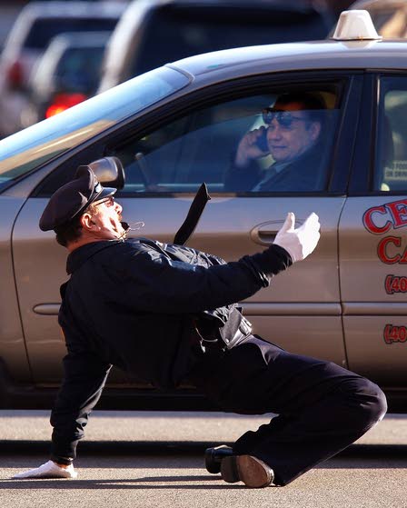 Dancing officer stops traffic in Rhode Island