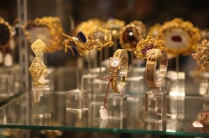 Visiting Cape's  antiques alleyIn fall, Route 9  is filled with  folks shopping  for treasures  and bargains