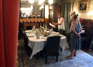 Physick Estate offers tours for donation of food item