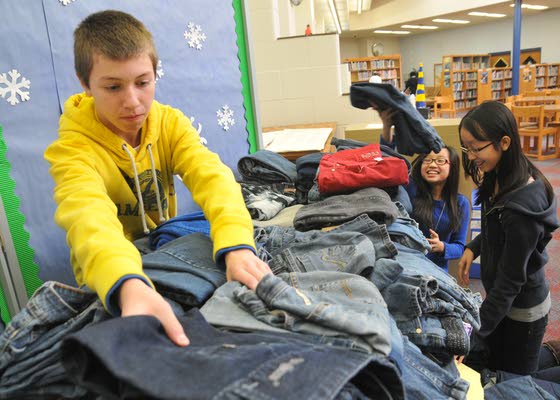 Davies Middle School's NJHS amps up Teens for Jeans drive