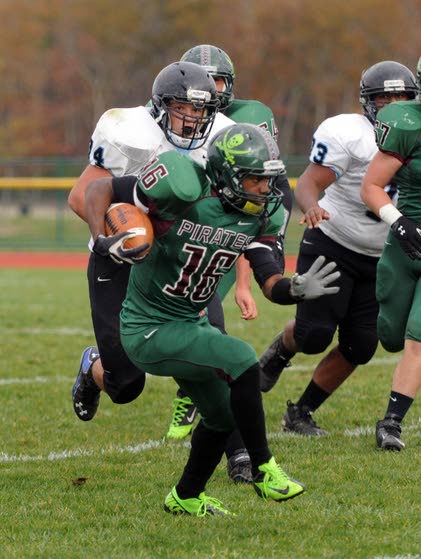 Gary Melton's four 1st-quarter TDs help Cedar Creek stay perfect