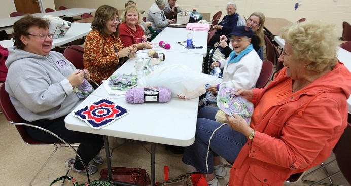 egap n14 knitting 112584303.jpg