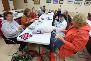 egap n14 knitting 112584303.jpg