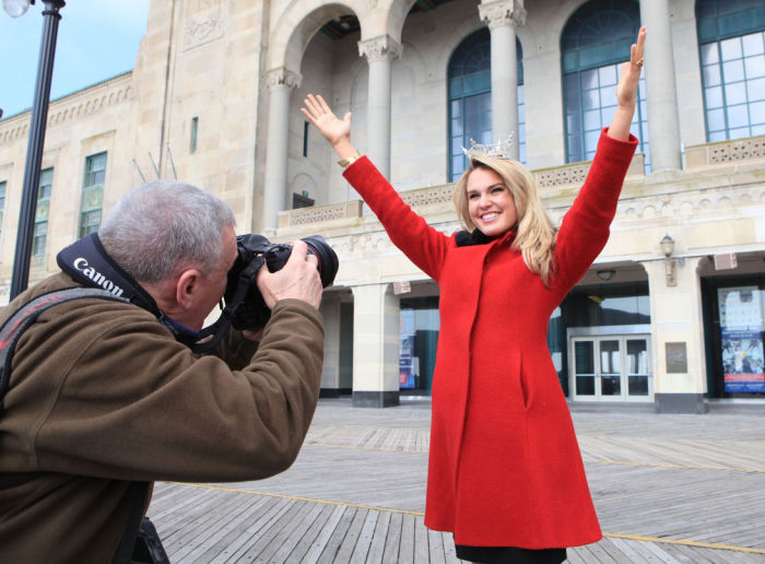 MISS AMERICA RETURNS