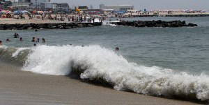 Surfers Impact109257977.jpg