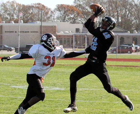 Caper Tigers share credit, keep the anchor