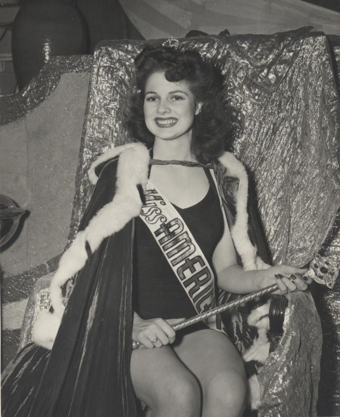 Miss America 1942.jpg