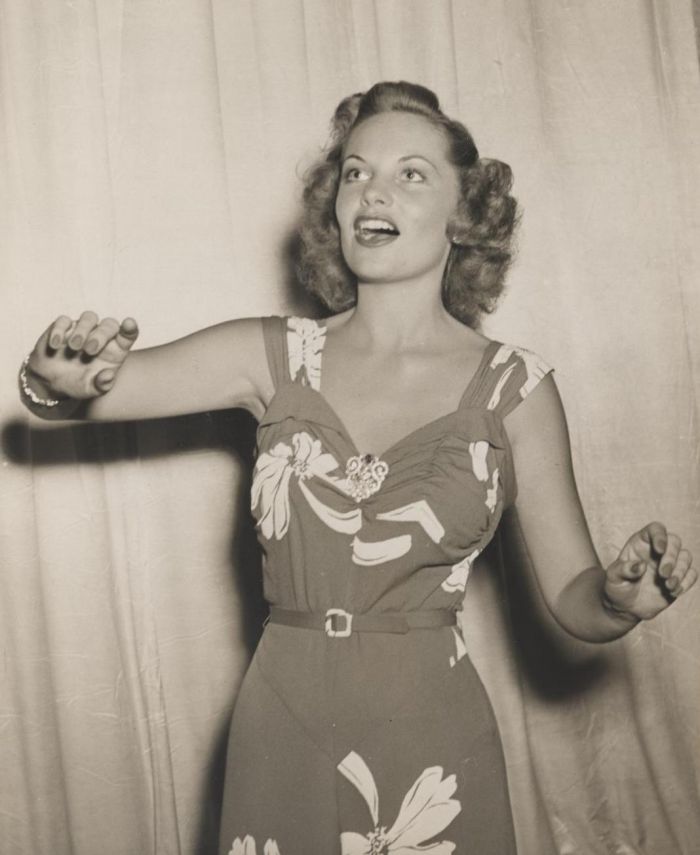Miss America 1943 001.jpg