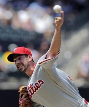 Cliff Lee finally gets first win of the season