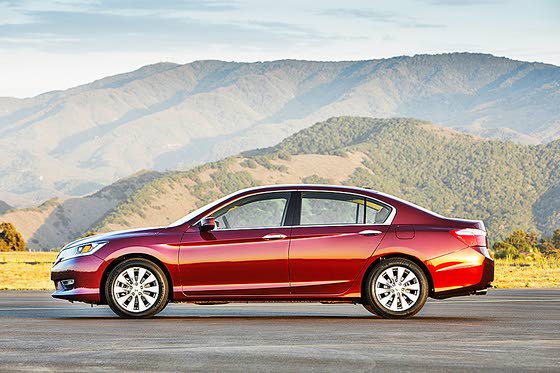 2013 Honda Accord Dazzles Midsize Sedan Segment