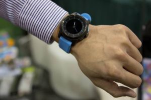 Is that your watch ringing? Jewelry can talk to iPhone