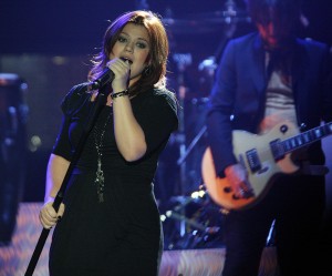 Kelly Clarkson Review
