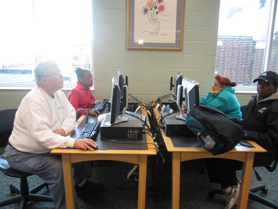 Pleasantville library introduces older residents to computer use