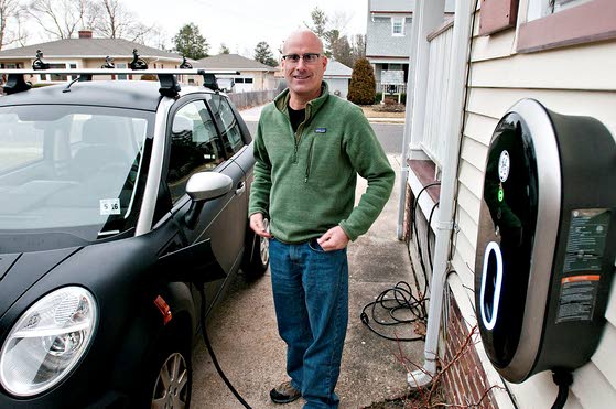 Northfield's Hutchison family uses sun to charge up its two small electric cars