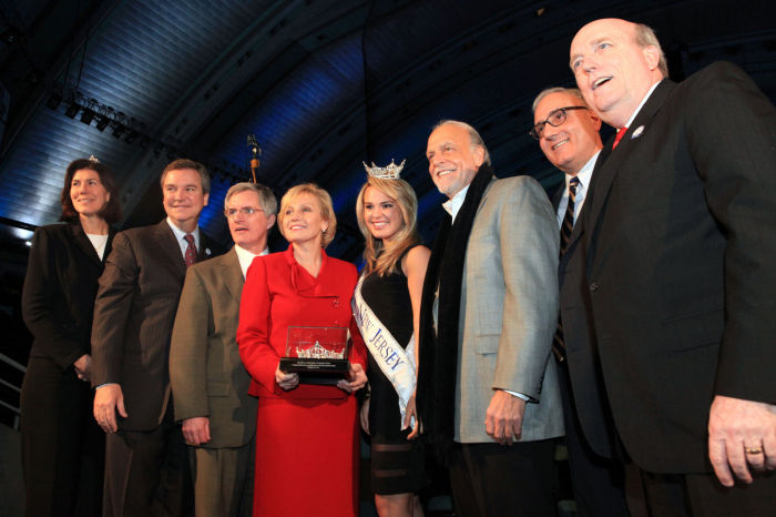 MISS AMERICA RETURNS