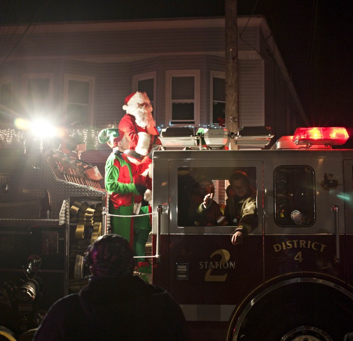 dbml d5 holiday parade113121933.jpg