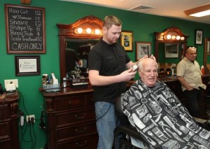 Barber shop celebrates veterans with free haircuts in Smithville