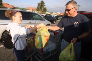 Loadin g groceries