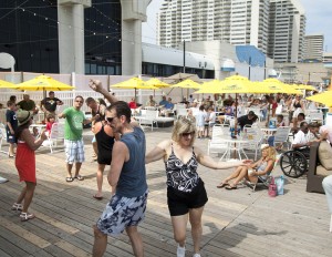 5 things you need to know about the Hilton Beach Bar